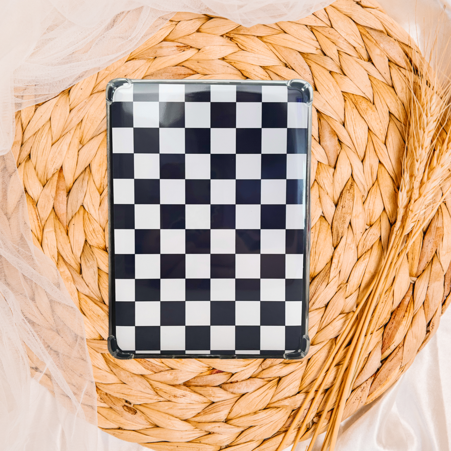 Checkered Clear Case Kindle Inserts for Book Lovers: Black
