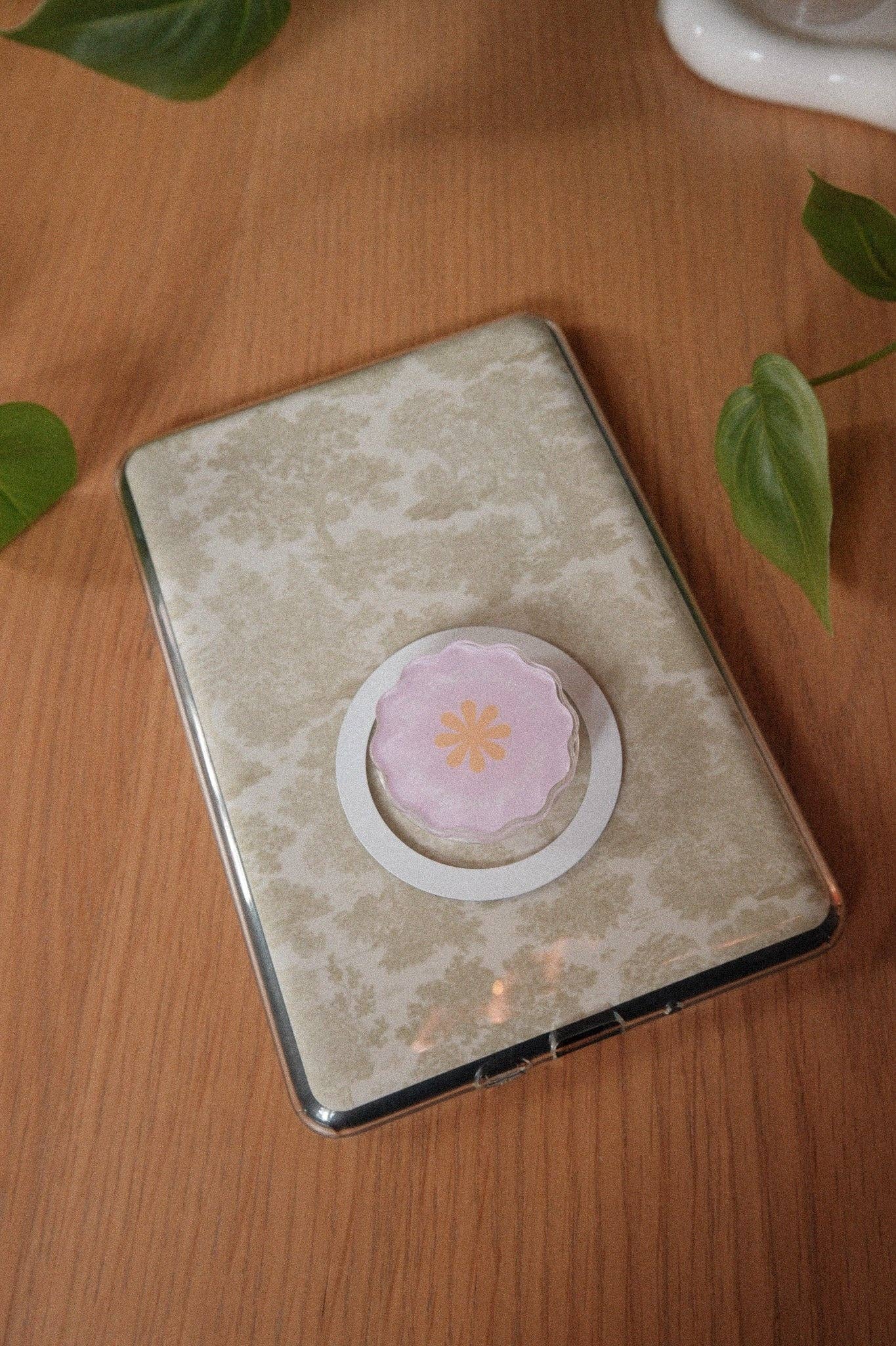 Kindle | Kobo Grips: MagSafe Mount / Bookish