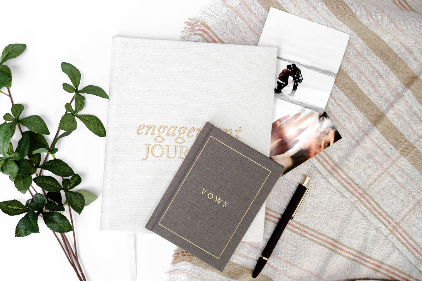 Wedding Vow Books - Wedding Keepsake Book w/Gold Foil Linen: Off-White