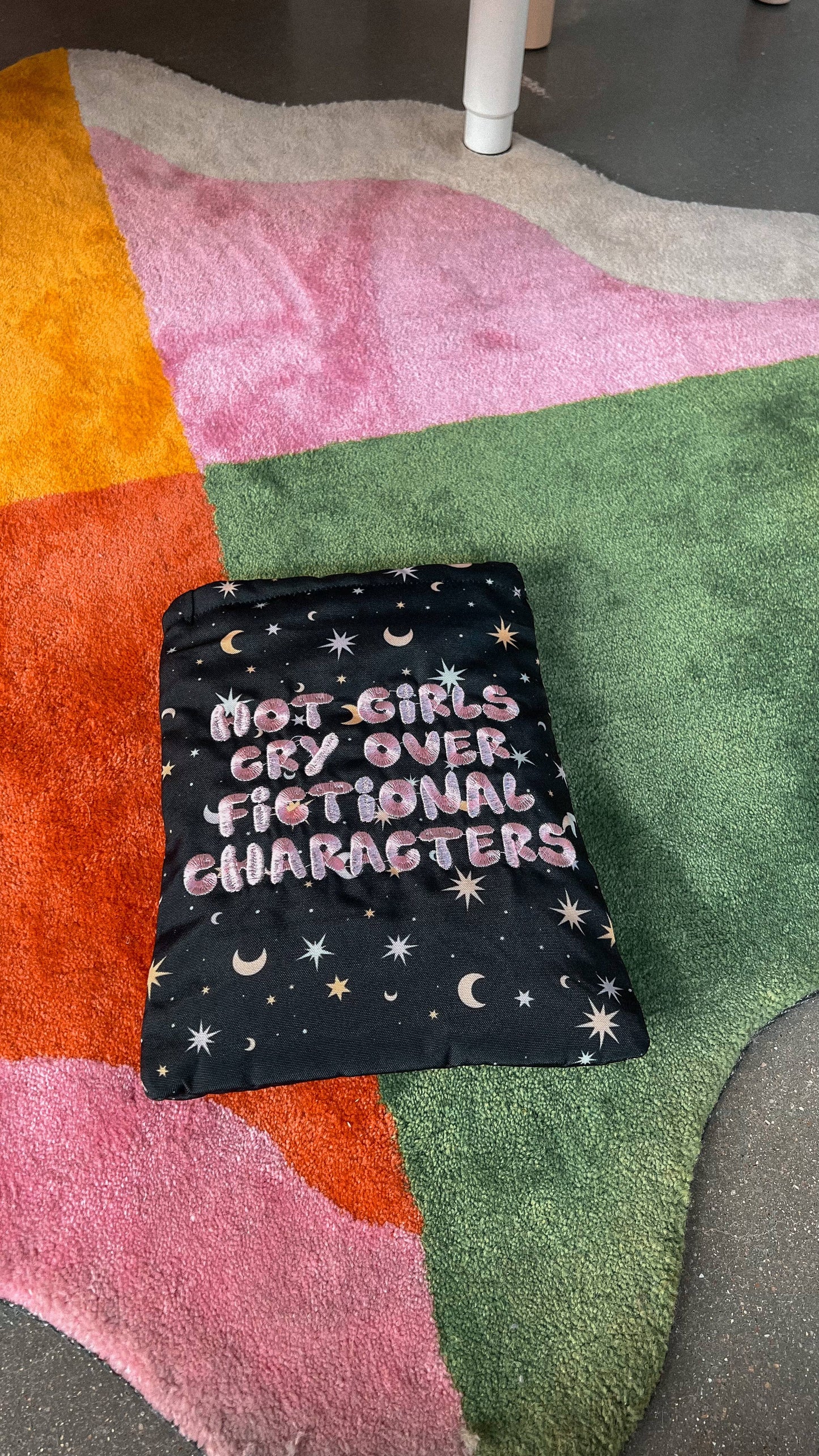 Hot Girls Cry Book Sleeve & Kindle Sleeve: Kindle Size