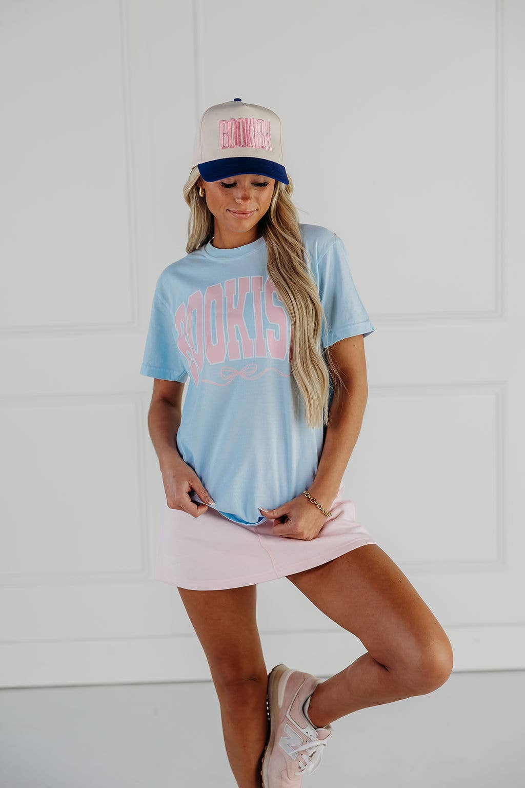 Bookish Graphic T-shirt: M