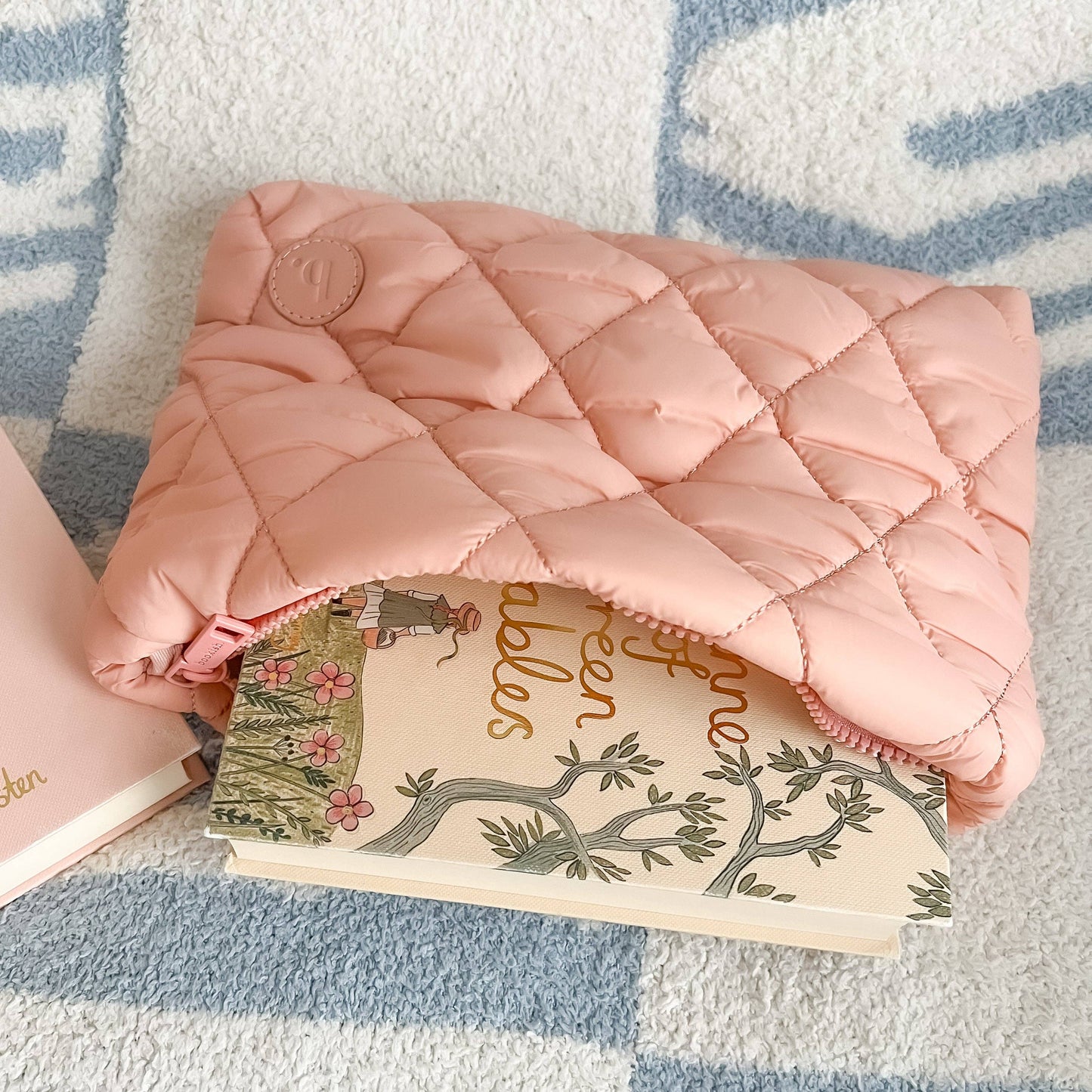 The Bookish Pouch: Black