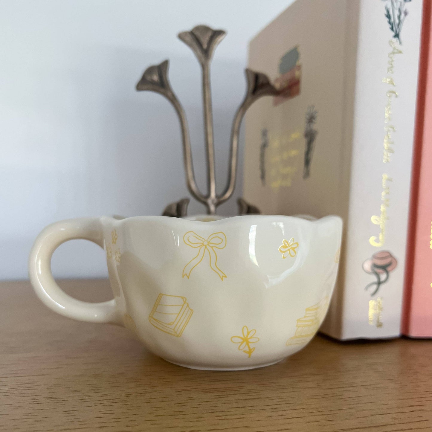 Bows and Books Mug: Blue/Ivory Flowers