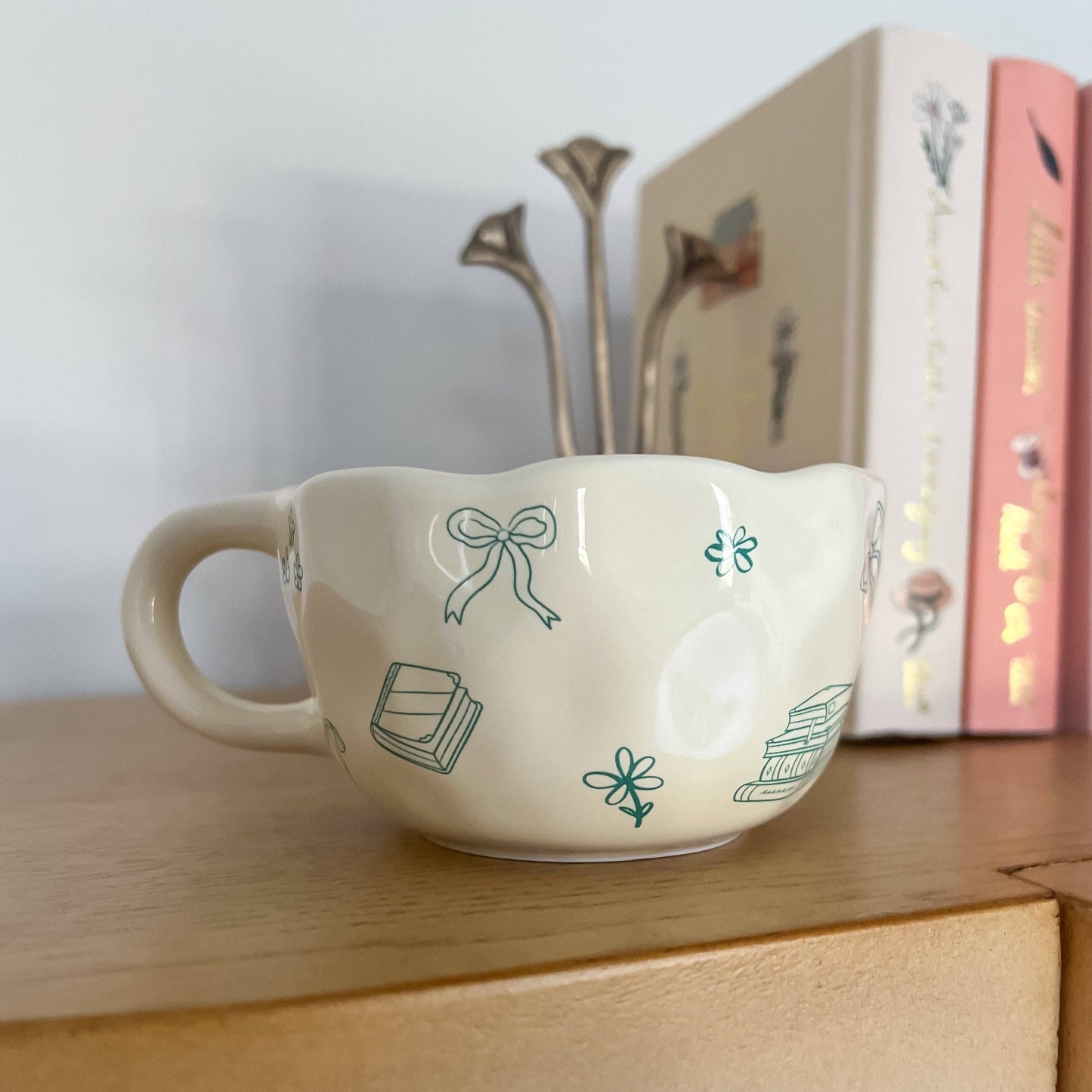Bows and Books Mug: Blue/Ivory Flowers