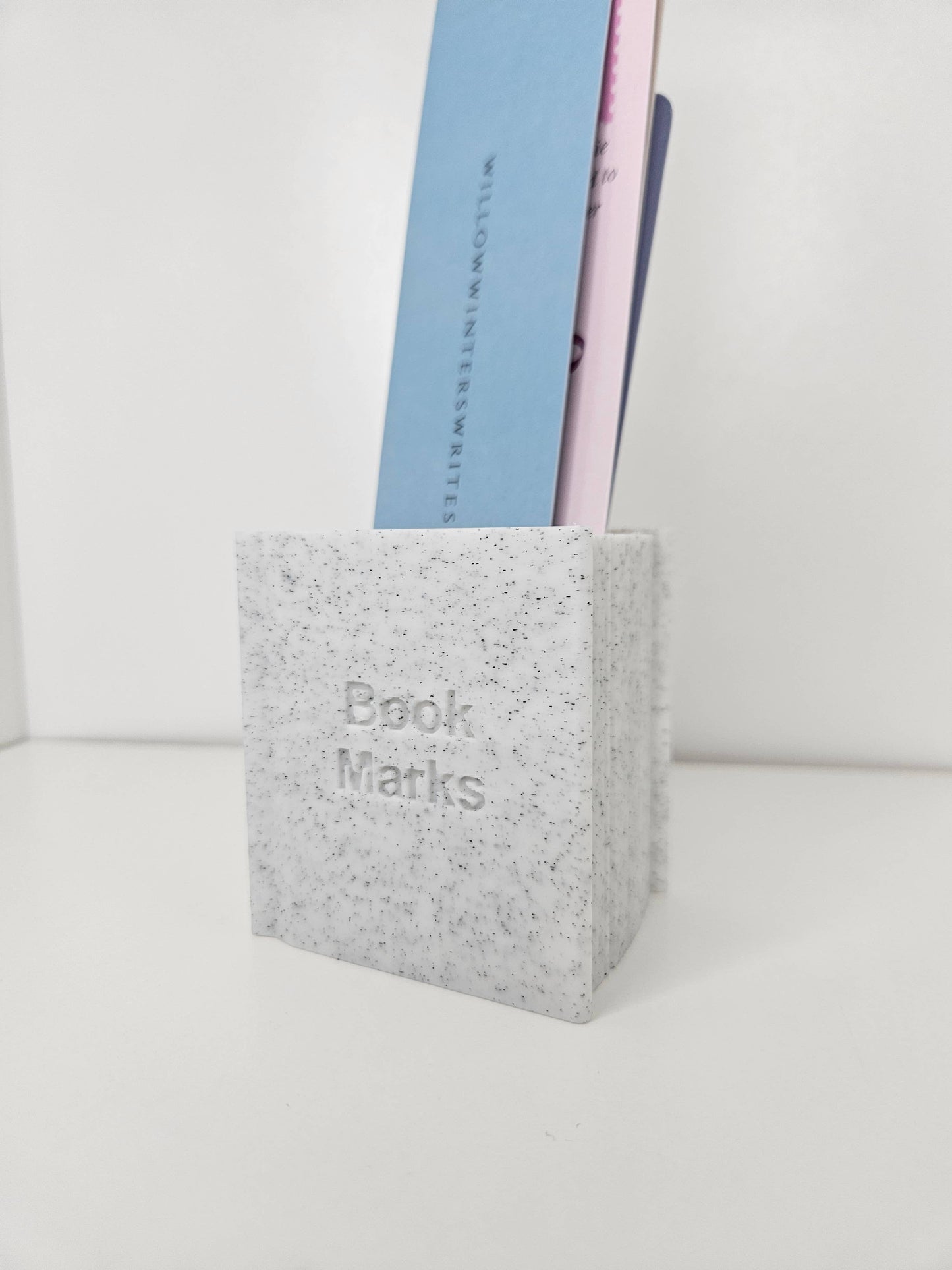 Bookmark Display Book – Bookmark Holder & Organizer: Rose Gold