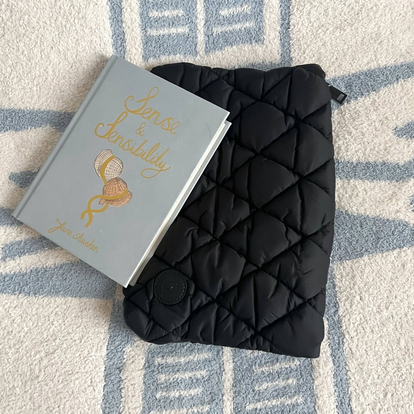 The Bookish Pouch: Black