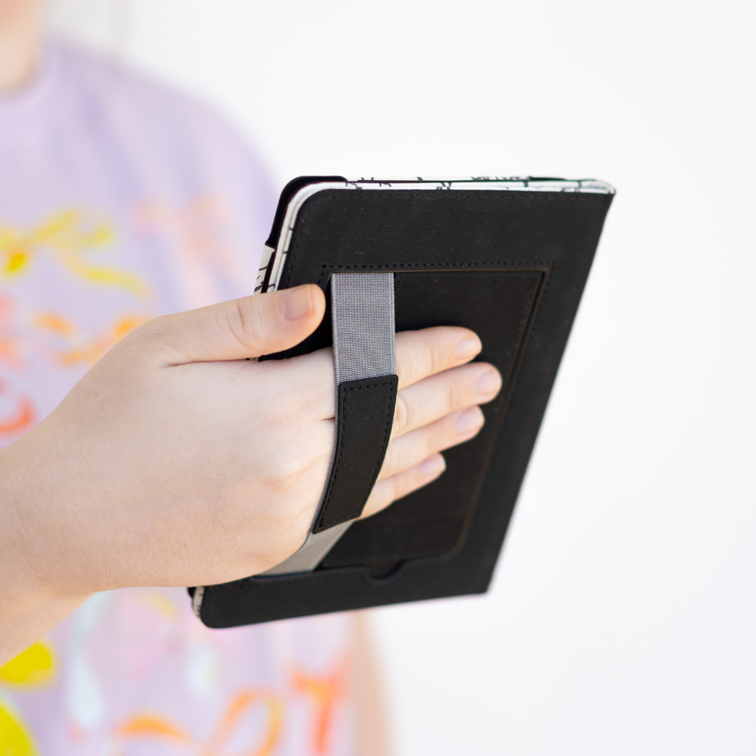 Pressed Floral Kindle Case: Kindle Paperwhite (11th Generation)