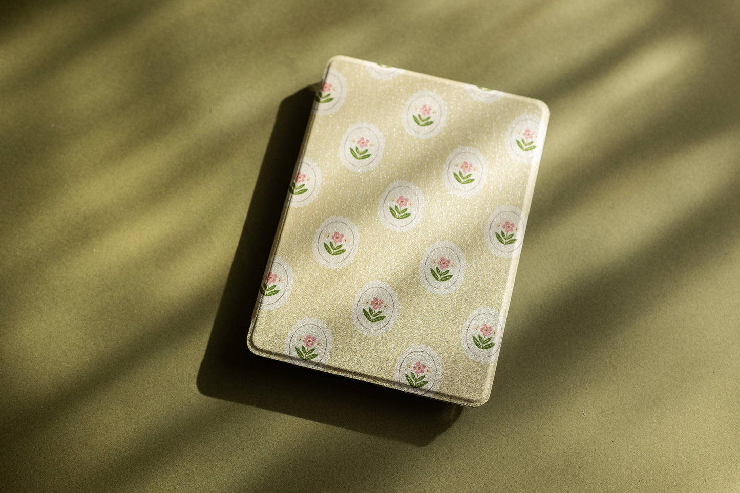 Cottage Blooms Removable Cover Kindle Case: PPW 12th Gen