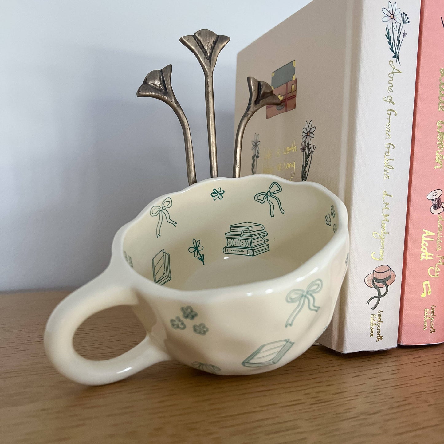 Bows and Books Mug: Red/Ivory Strawberries