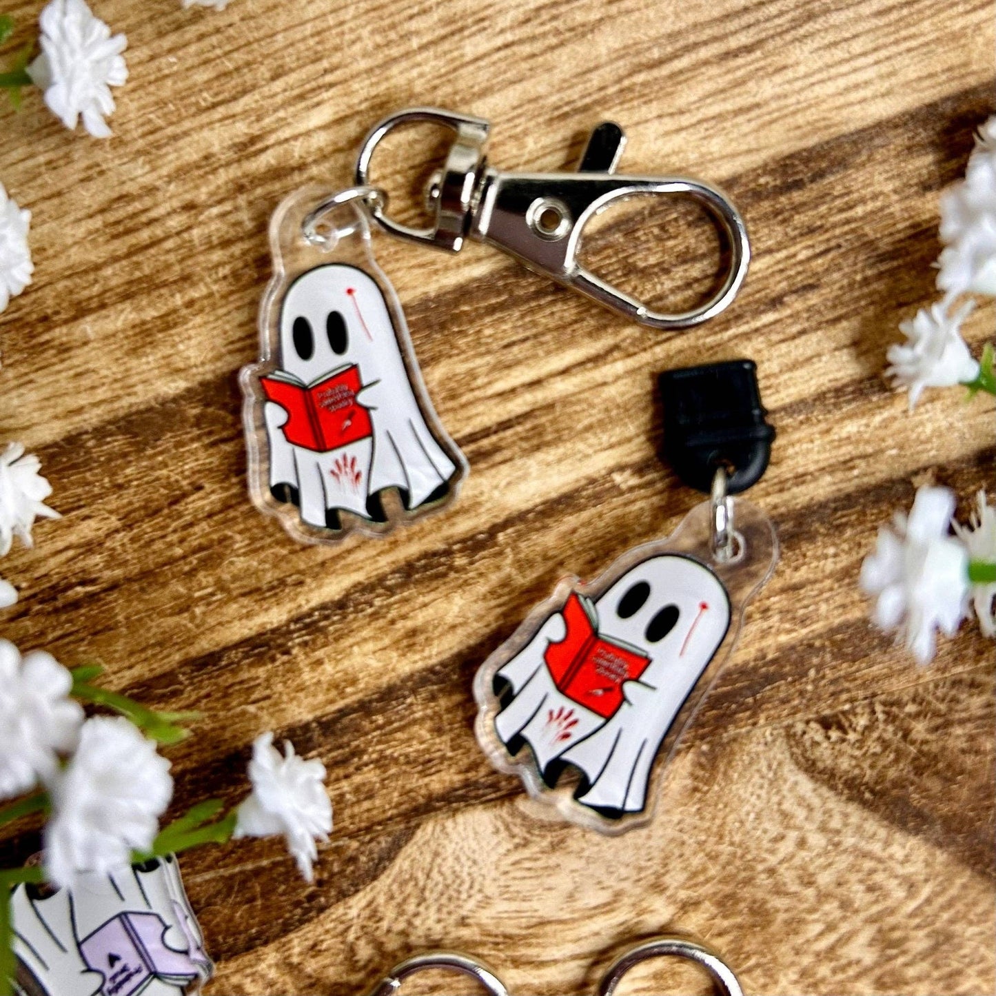 Probably Something Spooky Ghost Dust Plug USB-C: Hook Clasp