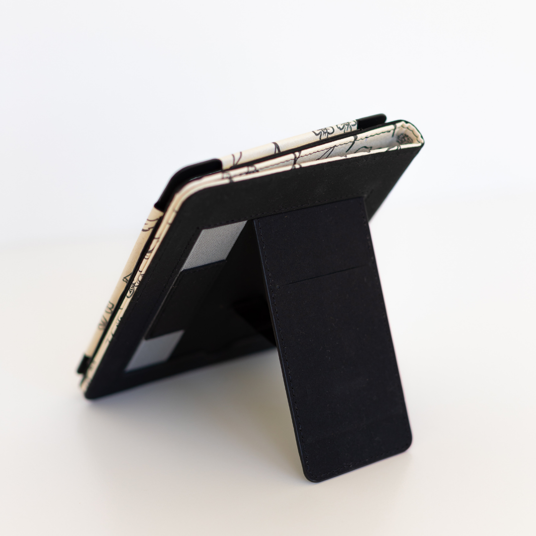 Pressed Floral Kindle Case: Kindle Paperwhite (12th Generation)